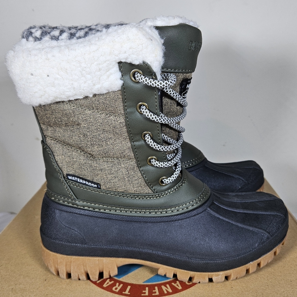 Brand new Banff Trail kids winter boots. Size 6y. Green/blue.